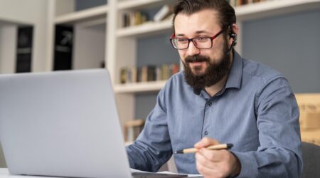 medium-shot-man-with-laptop